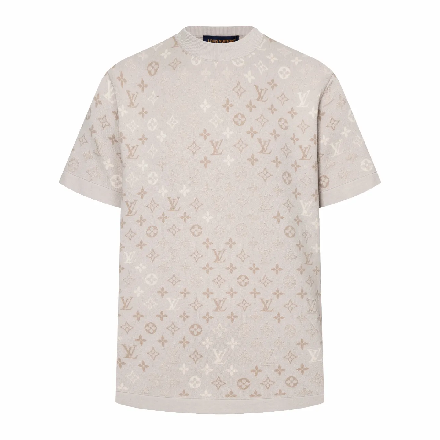 🅿️400 1v 26SS all-over letter gradient jacquard woolen short-sleeve. The original version was purchased for 9,545 and developed. The fabric is made of high-count cotton blended knitted fabric. The body uses intarsia jacquard technology to fully present the brand's iconic logo. Through the texture of apricot, light rice, and light brown yarns, the three-dimensional layering and soft gradient texture of the pattern are achieved. The neckline is trimmed with ribbing of the same color, taking into account elasticity and shaping effects; the short-sleeved sleeves are seamlessly knitted in one piece to reduce seam friction. The fabric is pre-shrunk to ensure it is not easily deformed after wearing, while retaining the breathability and drape of knitted materials. The overall process combines the brand's classic logo with comfortable knitting, and the stitch pitch error of each jacquard texture is controlled within 0.1mm, which not only highlights the exquisite details, but also adapts to the relaxed needs of daily wear. The overall wiring is straight and delicate, the fabric is comfortable and soft, and the color is consistent without color difference. It can be matched with the same style to create a fashionable look and control various occasions. Customized accessories, complete with three standards, the same style for men and women. Size:S-M-L-XL